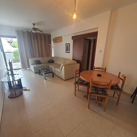 Nice Holiday Apartment Paphos Exterior photo